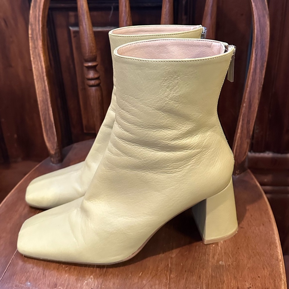 Intentionally blank Tabitha celery boot, size 38